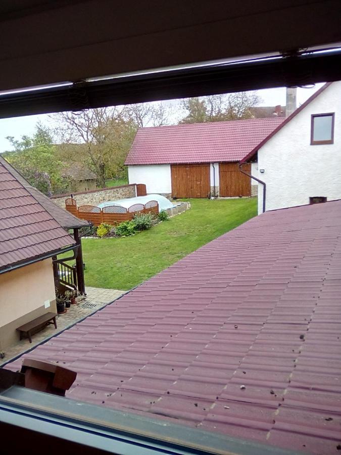 Hostinec U Janatu S Ubytovanim Cestin Εξωτερικό φωτογραφία