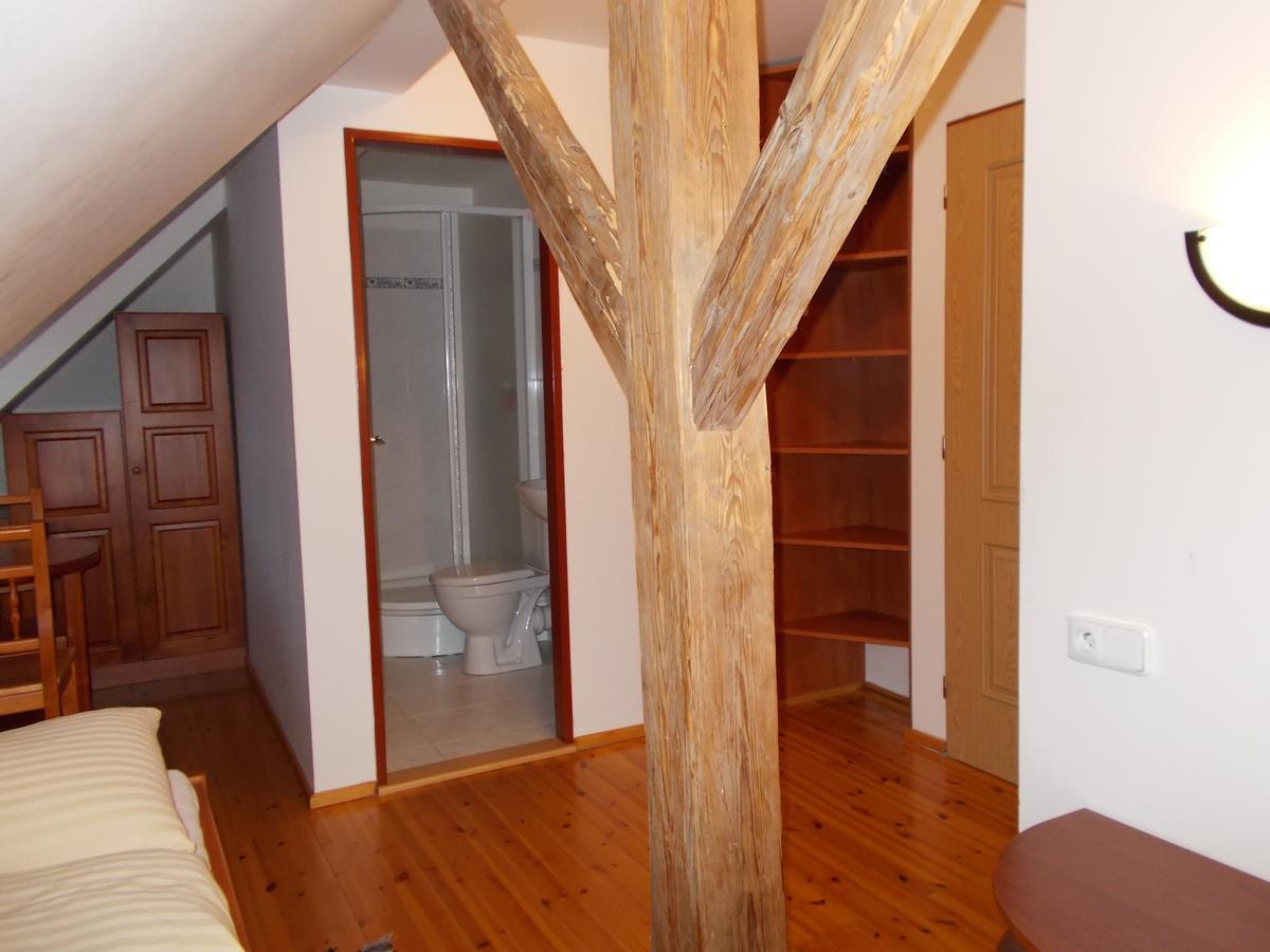 Hostinec U Janatu S Ubytovanim Cestin Εξωτερικό φωτογραφία